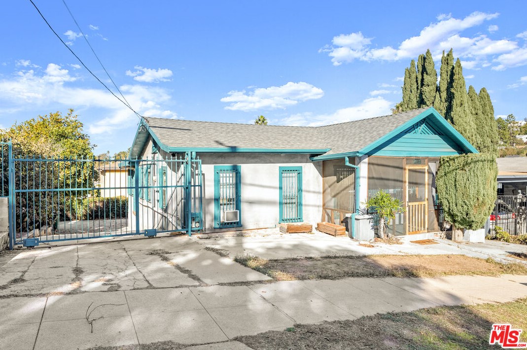 1505 Mohawk St, Los Angeles, CA 90026-2418