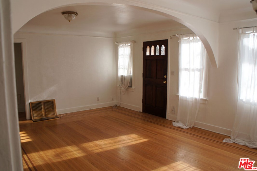 41 W Palm St, Altadena, CA 91001