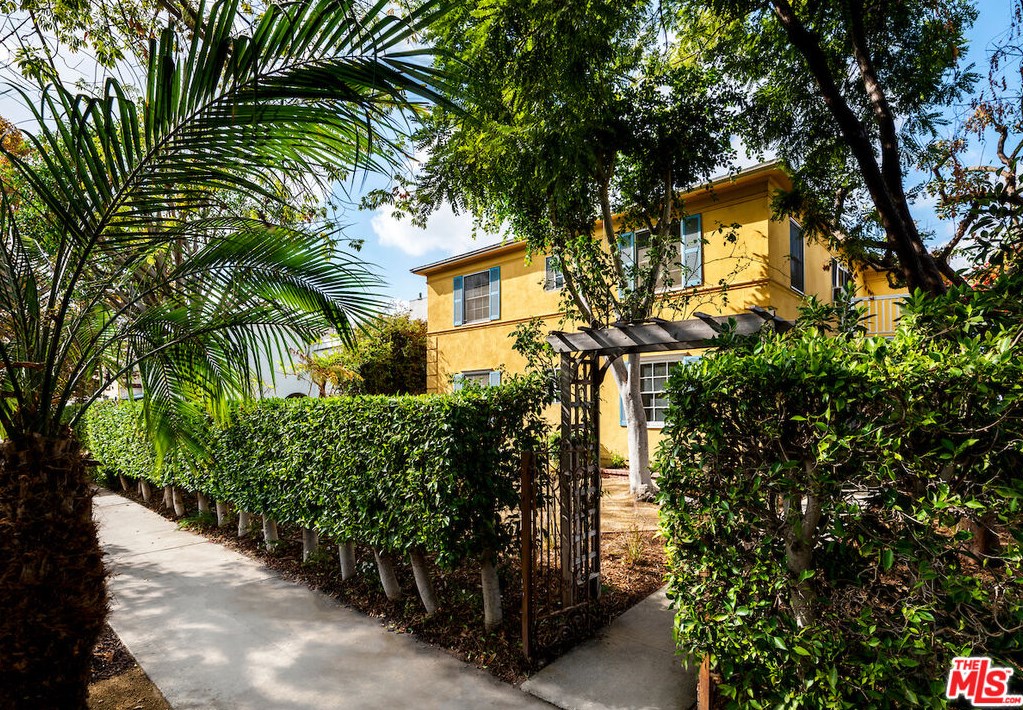751 Alfred St, Los Angeles, CA 90069-5331