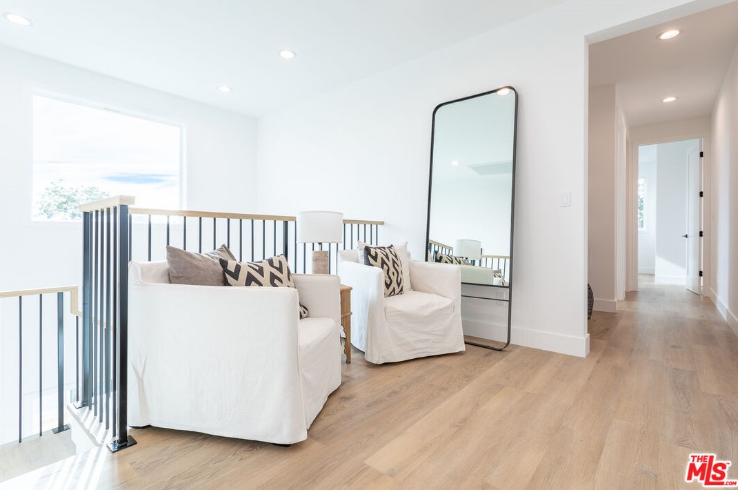 1752 Marvin Ave, Los Angeles CA  90016-1110 exterior