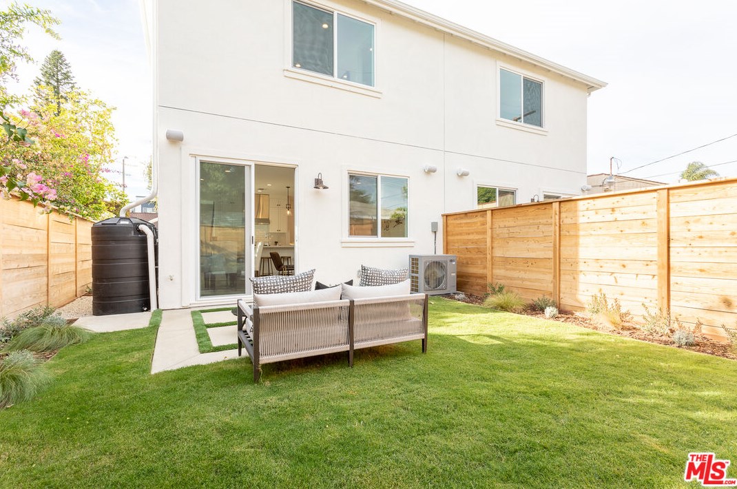 1752 Marvin Ave, Los Angeles CA  90016-1110 exterior