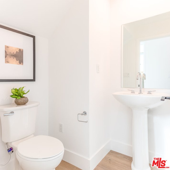 1752 Marvin Ave, Los Angeles CA  90016-1110 exterior