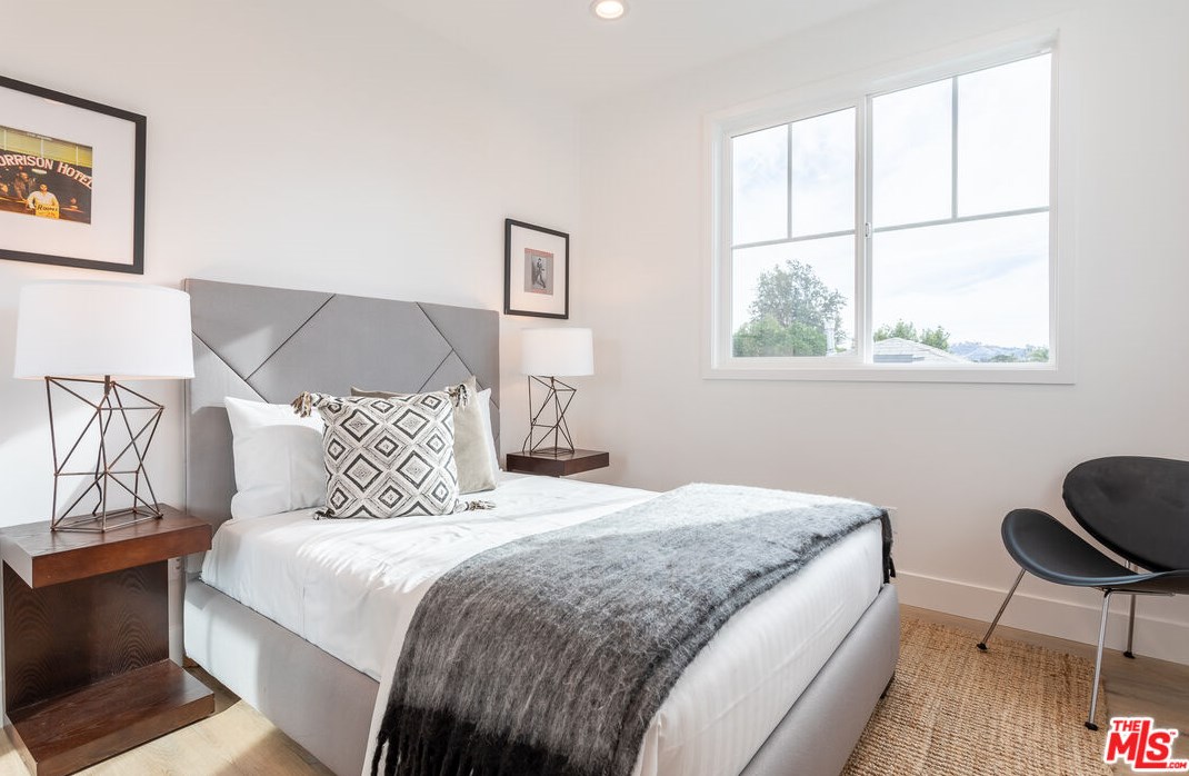 1752 Marvin Ave, Los Angeles CA  90016-1110 exterior