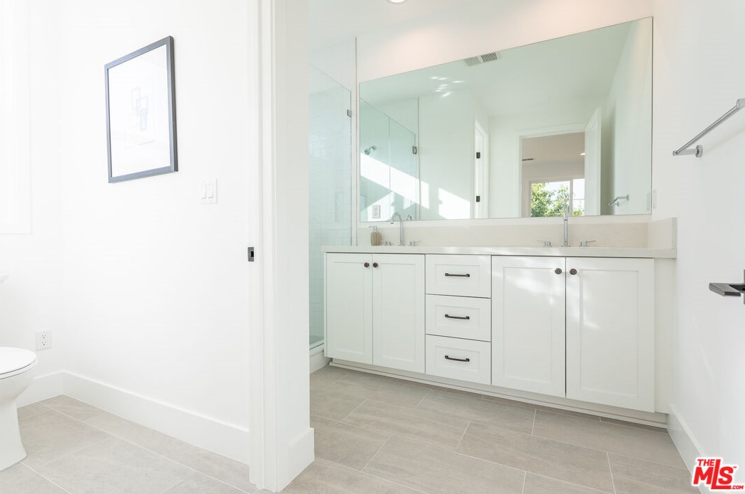 1752 Marvin Ave, Los Angeles CA  90016-1110 exterior