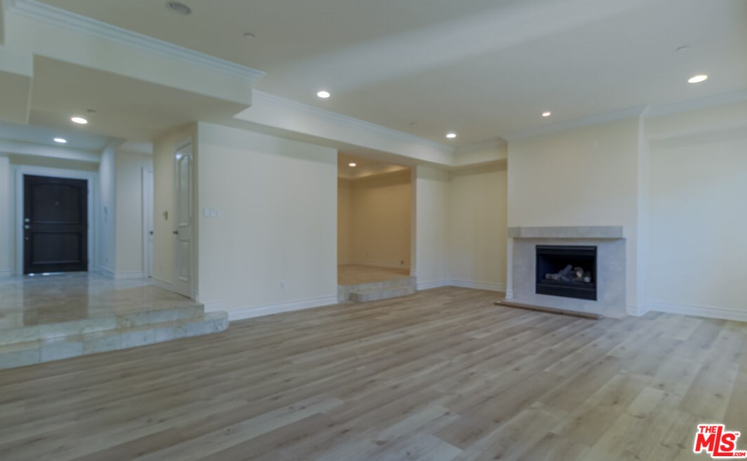132 S Crescent Dr Apt 103, Beverly Hills, CA 90212