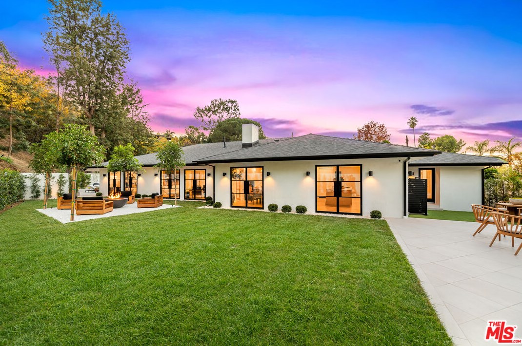 3335 Scadlock Ln, Van Nuys, CA 91403