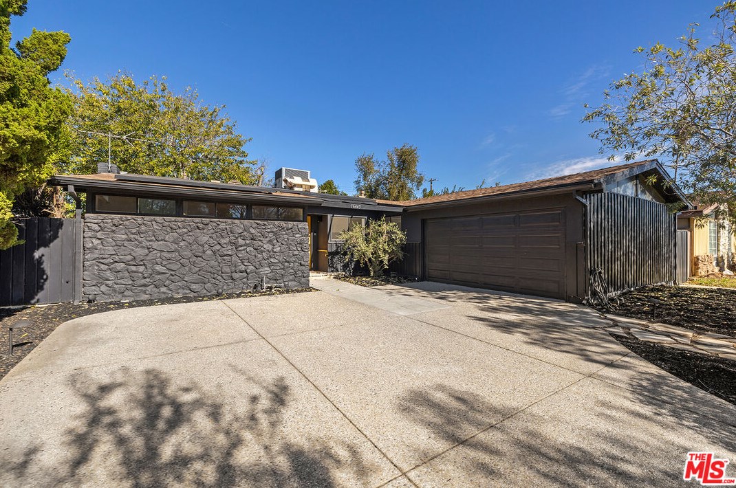 16445 San Jose St, San Fernando, CA 91344