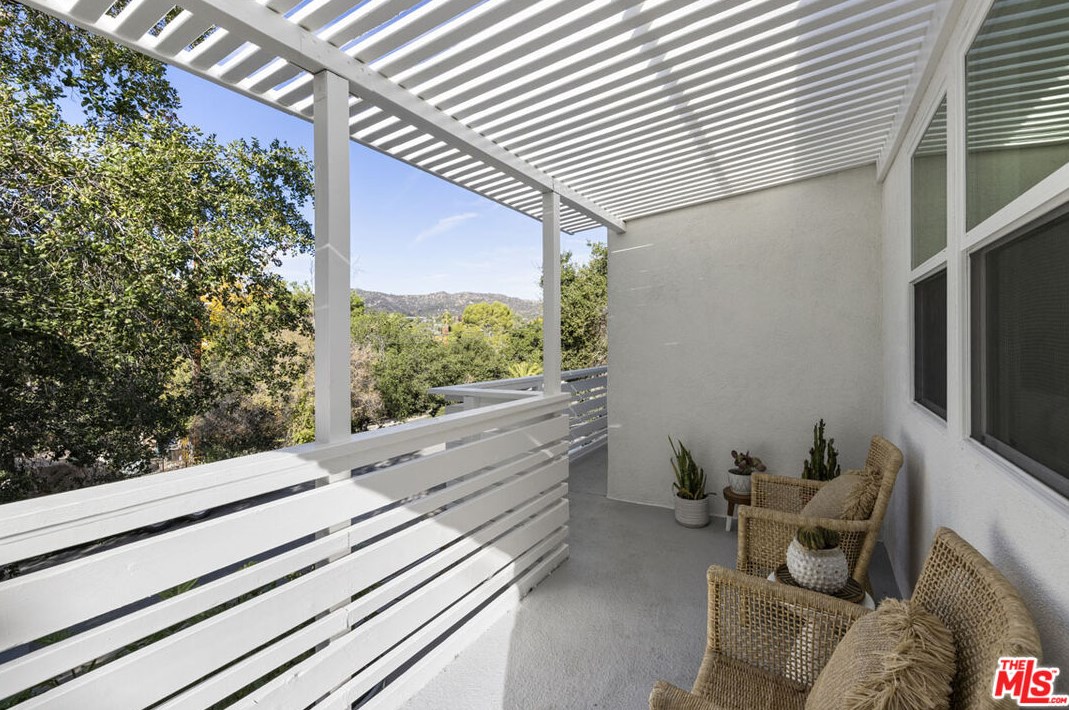 1166 Oak Grove Dr, Los Angeles CA  90041-2418 exterior