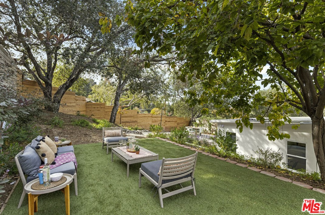 1166 Oak Grove Dr, Los Angeles CA  90041-2418 exterior