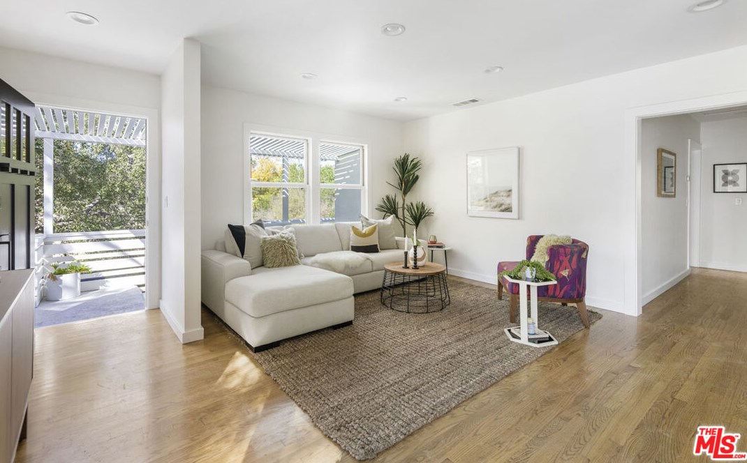 1166 Oak Grove Dr, Los Angeles CA  90041-2418 exterior