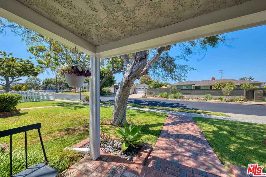 7004 85th St, Los Angeles, CA 90045-2625