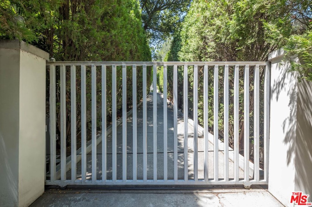 12309 Viewcrest Rd, North Hollywood, CA 91604-3652