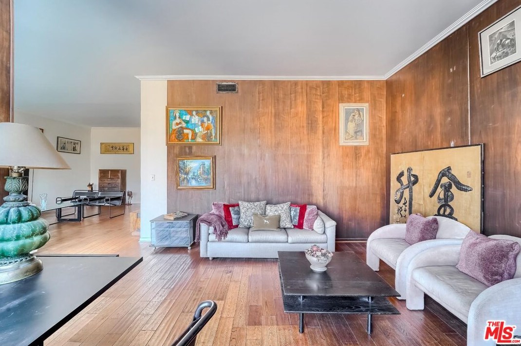 1100 Alta Loma Rd, Los Angeles CA  90069-2436 exterior