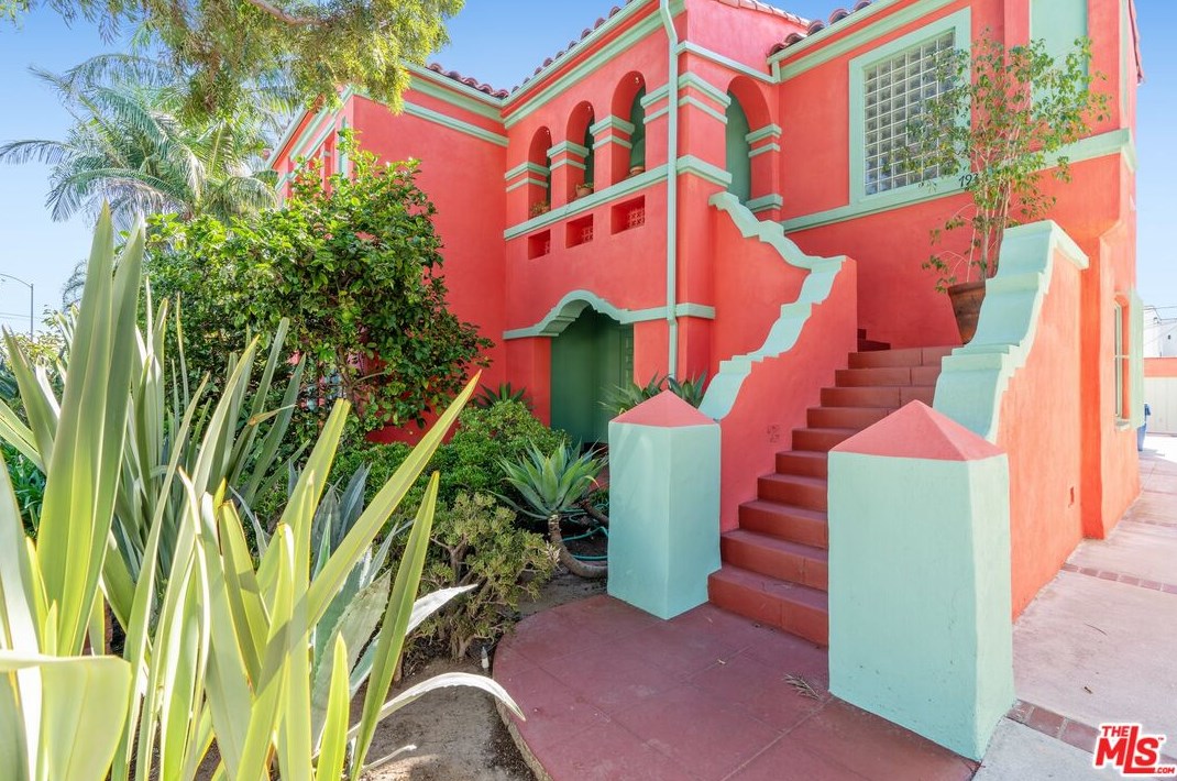 7932 Blackburn Ave, Los Angeles CA  90048-4418 exterior