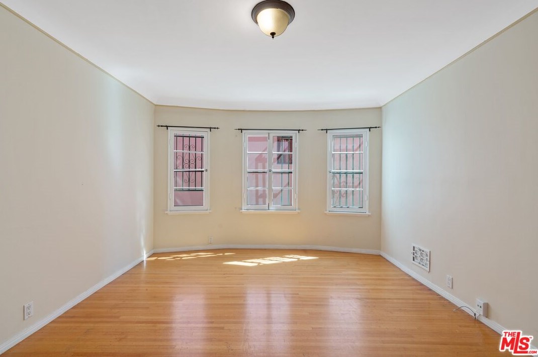 7932 Blackburn Ave, Los Angeles CA  90048-4418 exterior
