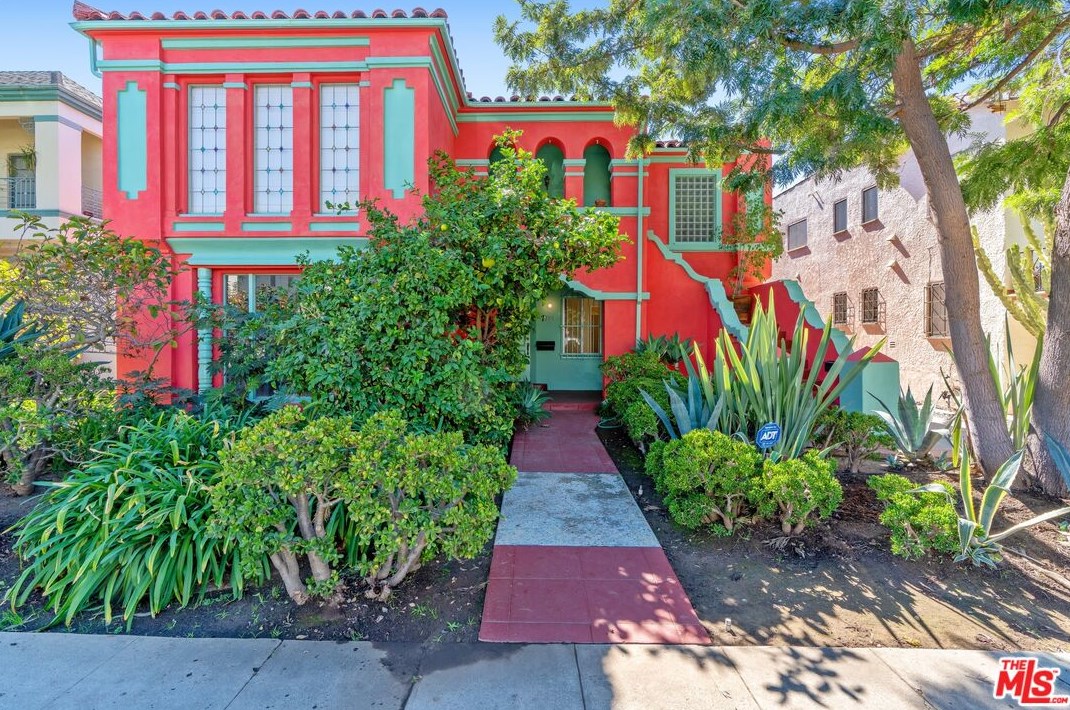 7932 Blackburn Ave, Los Angeles CA  90048-4418 exterior