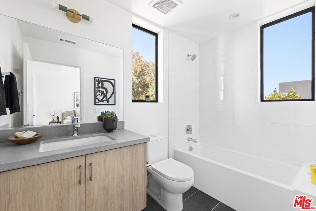 3411 Fletcher Dr, Los Angeles CA  90065-2955 exterior