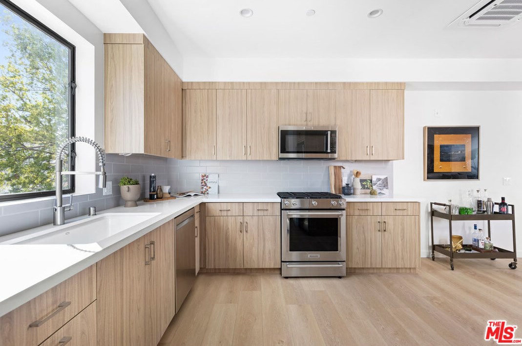 3411 Fletcher Dr, Los Angeles CA  90065-2955 exterior