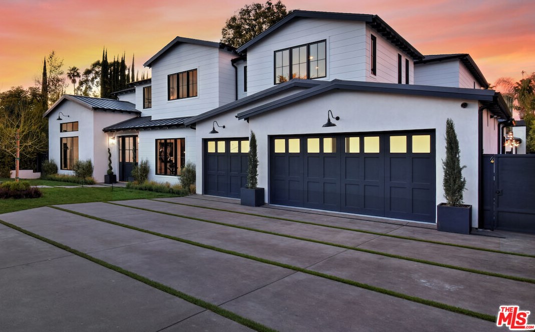 15715 Woodvale Rd, Van Nuys, CA 91436