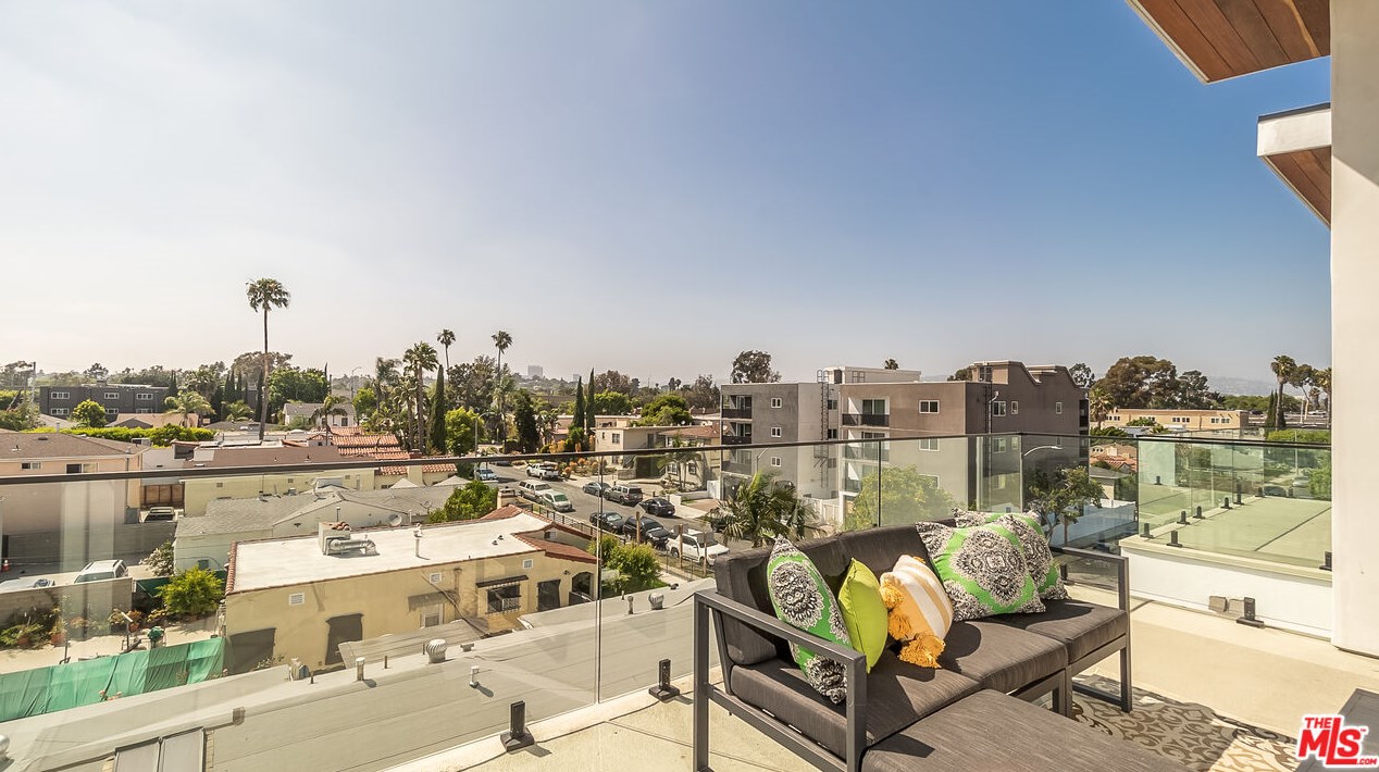 8620 Olin St, Los Angeles CA  90034-2515 exterior