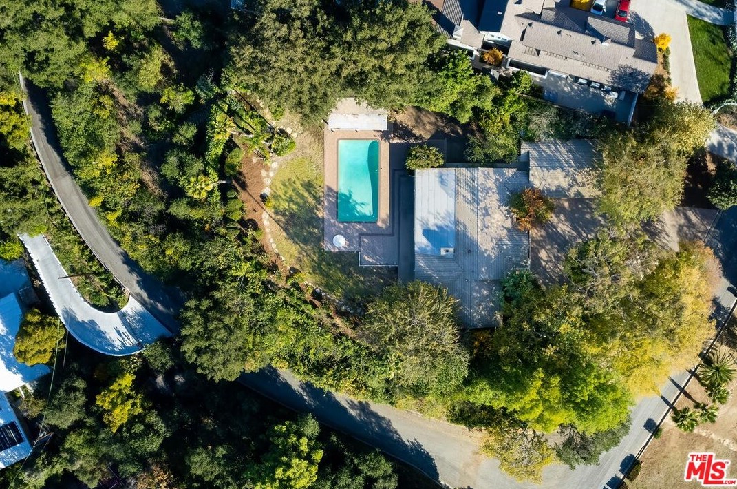 665 Hillcrest Ave, La Canada, CA 91011