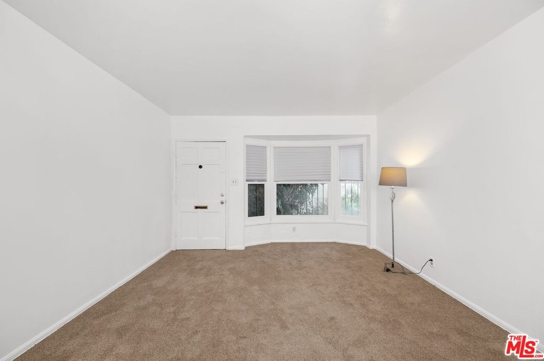 1311 Highland Ave, Los Angeles CA  90019-2969 exterior