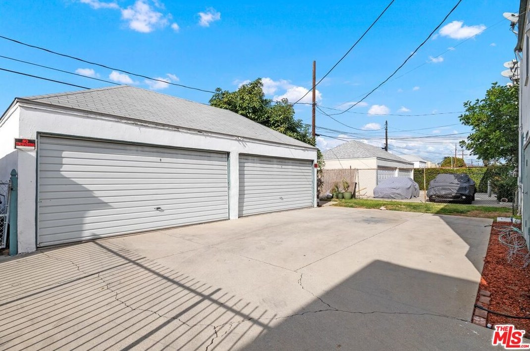 1311 Highland Ave, Los Angeles CA  90019-2969 exterior