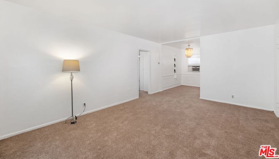 1311 Highland Ave, Los Angeles CA  90019-2969 exterior