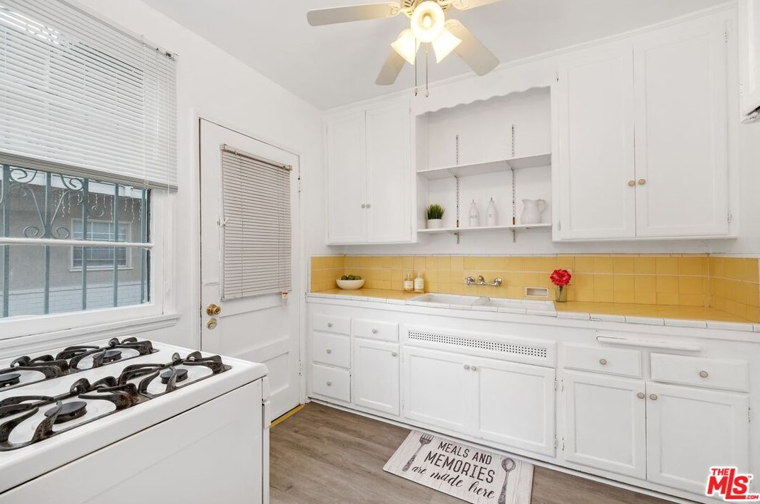 1311 Highland Ave, Los Angeles CA  90019-2969 exterior