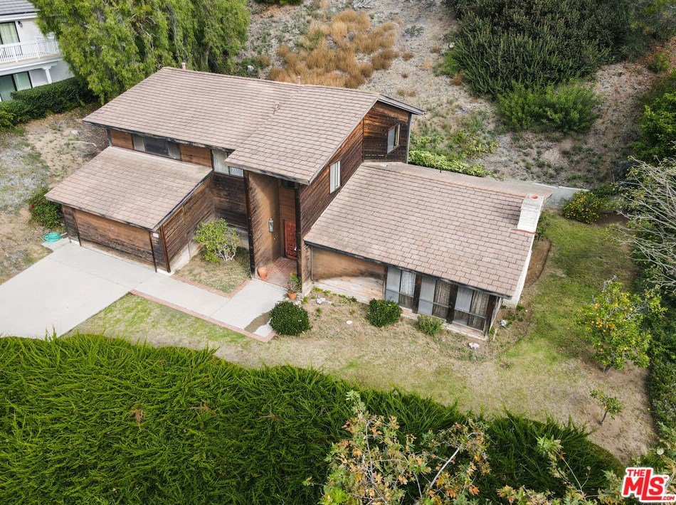 3836 Malibu Country Dr, Malibu, CA 90265-4717