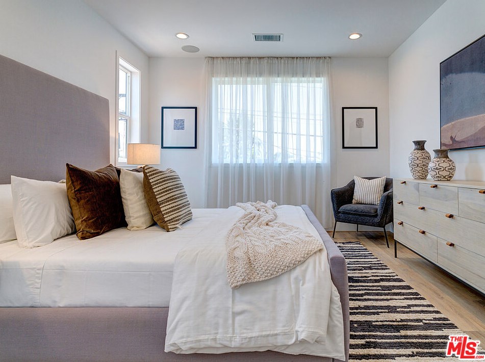 1903 Marvin Ave, Los Angeles CA  90016-1122 exterior