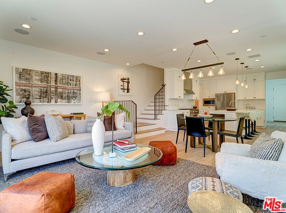 1903 Marvin Ave, Los Angeles CA  90016-1122 exterior