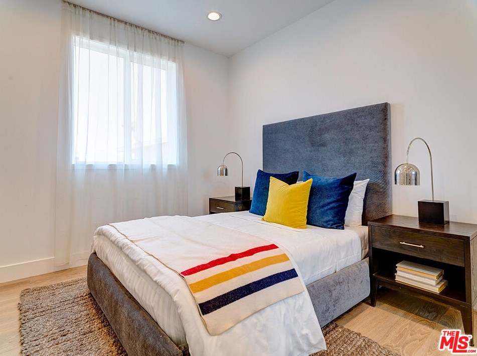 1903 Marvin Ave, Los Angeles CA  90016-1122 exterior