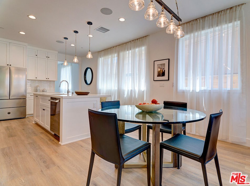 1903 Marvin Ave, Los Angeles CA  90016-1122 exterior