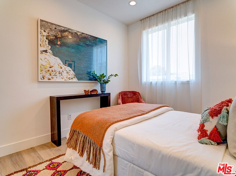 1903 Marvin Ave, Los Angeles CA  90016-1122 exterior