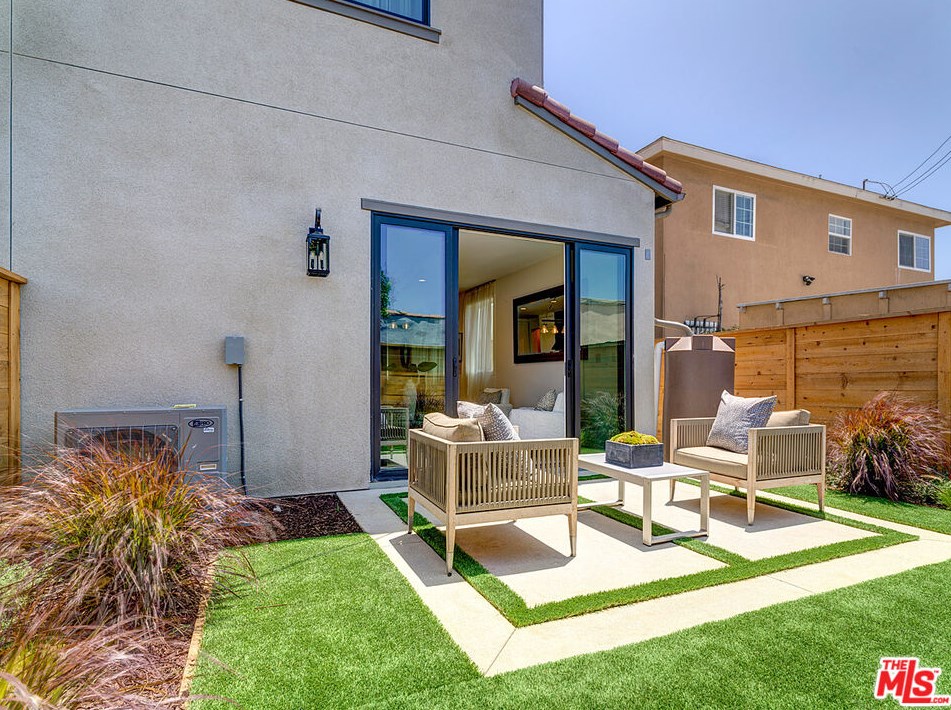 1903 Marvin Ave, Los Angeles CA  90016-1122 exterior