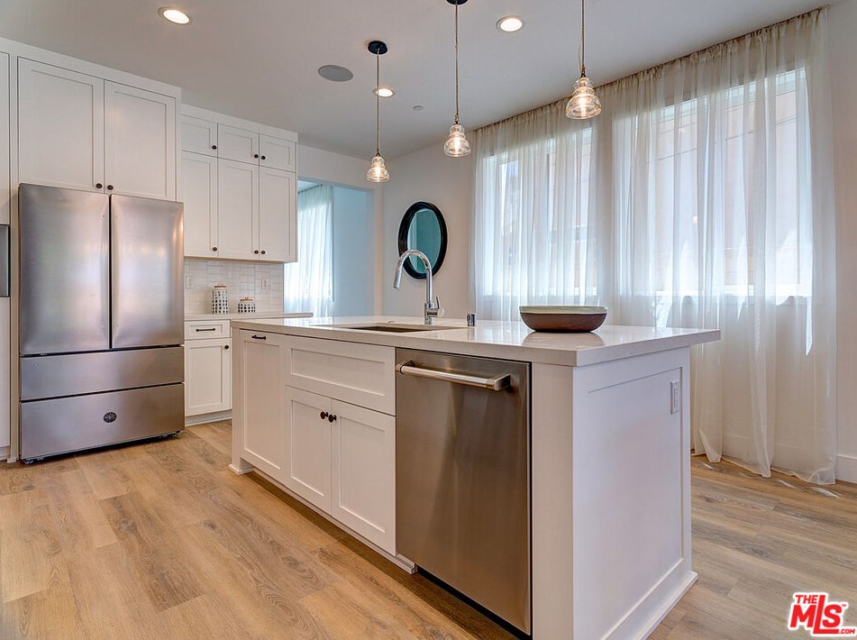 1903 Marvin Ave, Los Angeles CA  90016-1122 exterior