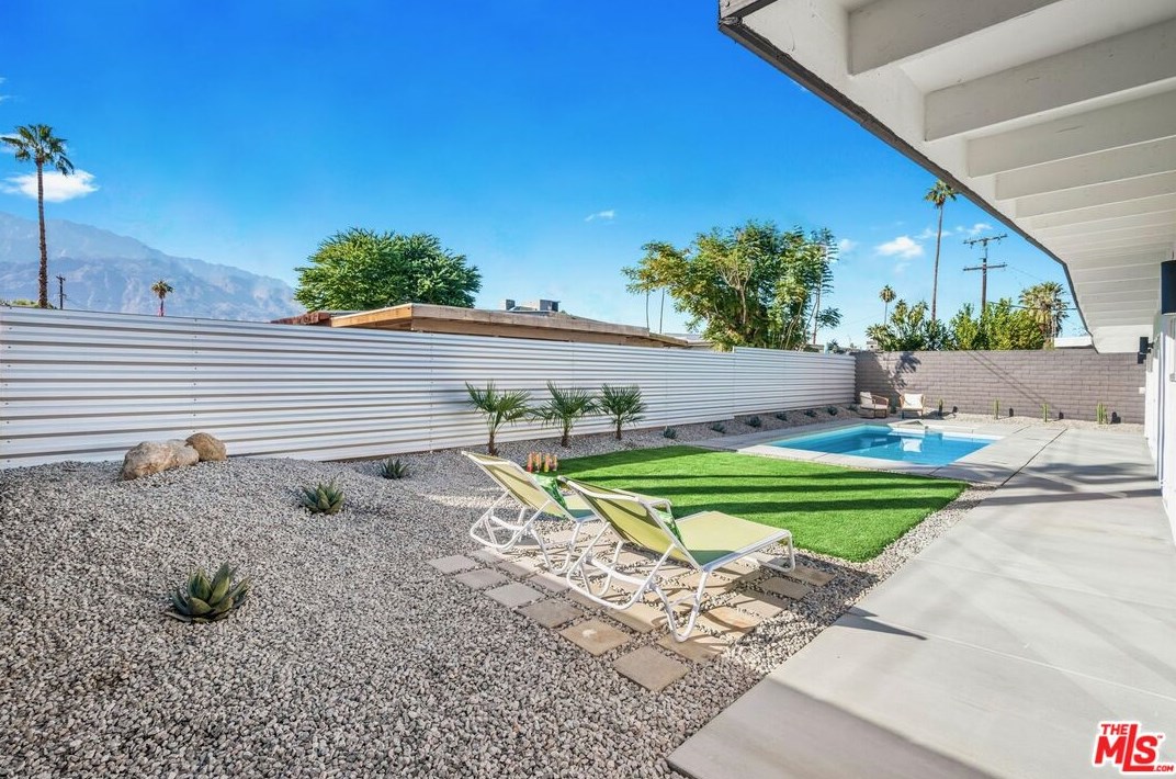 881 S Calle Paul, Palm Springs, CA 92264