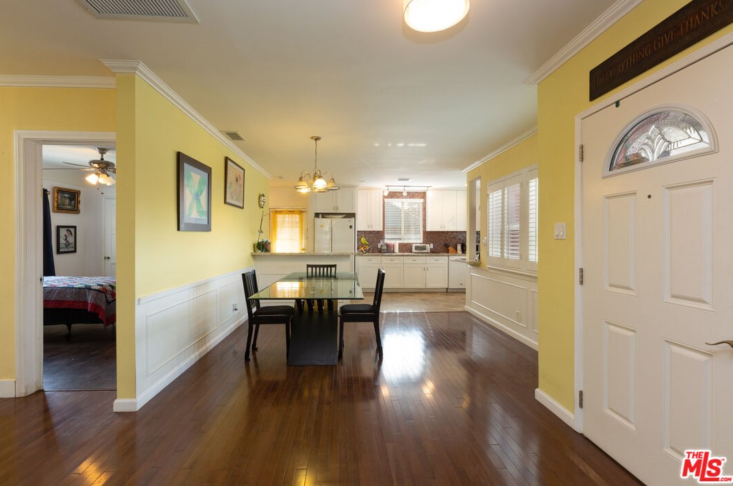 4068 57th St, Los Angeles CA  90043-2242 exterior