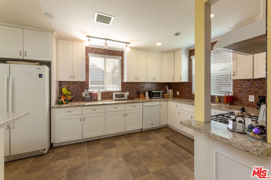 4068 57th St, Los Angeles CA  90043-2242 exterior