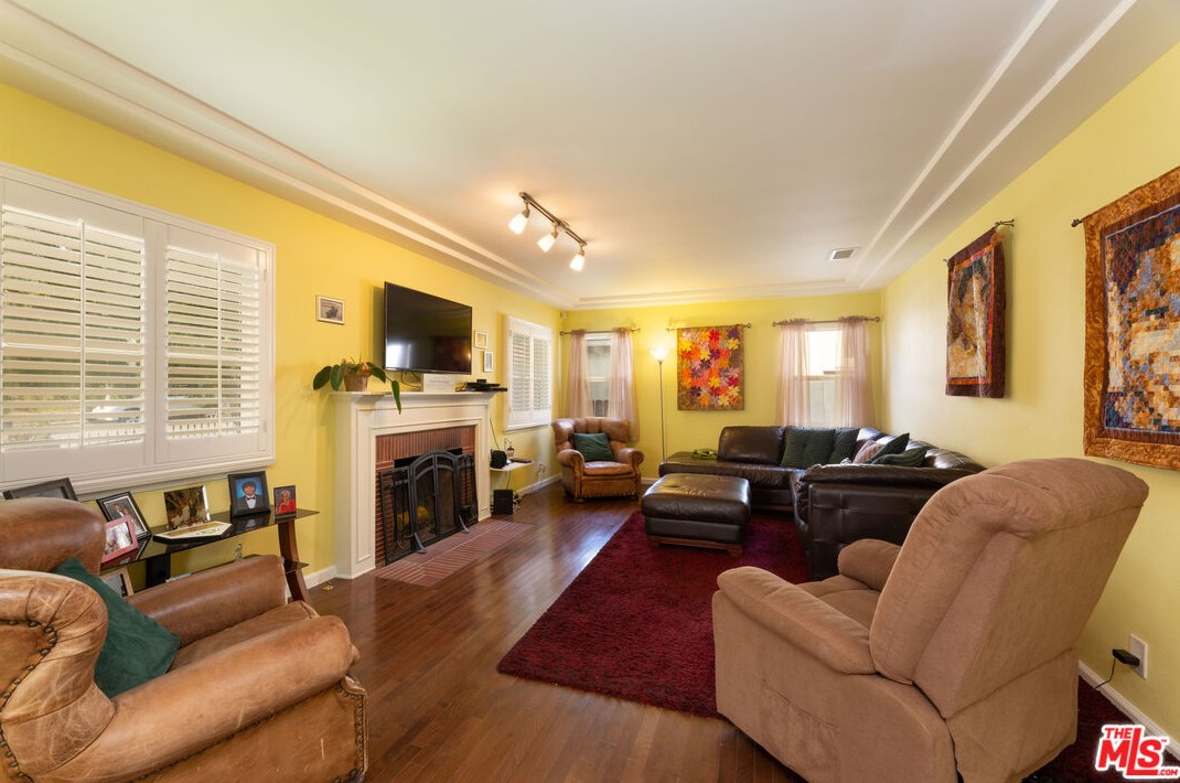 4068 57th St, Los Angeles CA  90043-2242 exterior