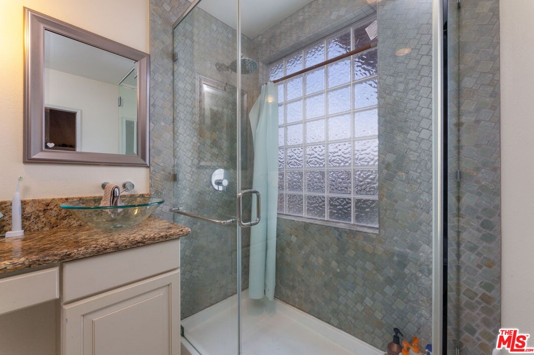 4068 57th St, Los Angeles CA  90043-2242 exterior