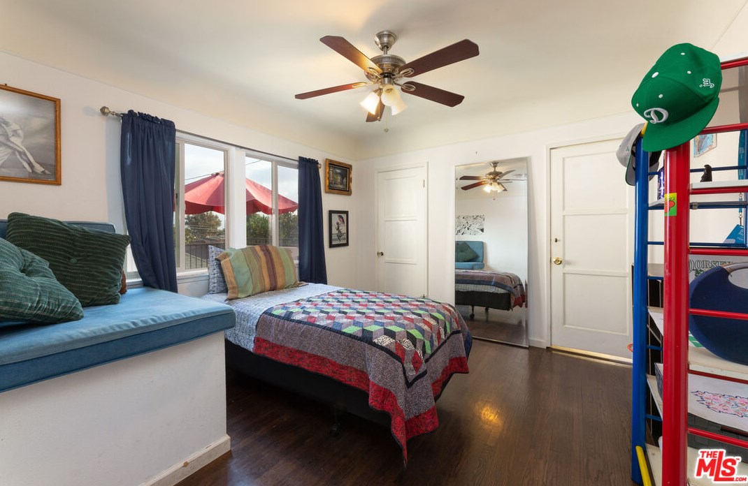 4068 57th St, Los Angeles CA  90043-2242 exterior