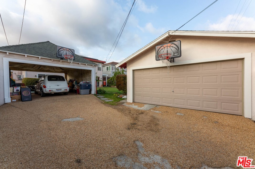 4068 57th St, Los Angeles CA  90043-2242 exterior