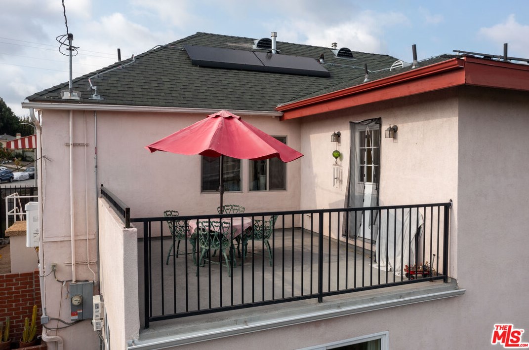 4068 57th St, Los Angeles CA  90043-2242 exterior