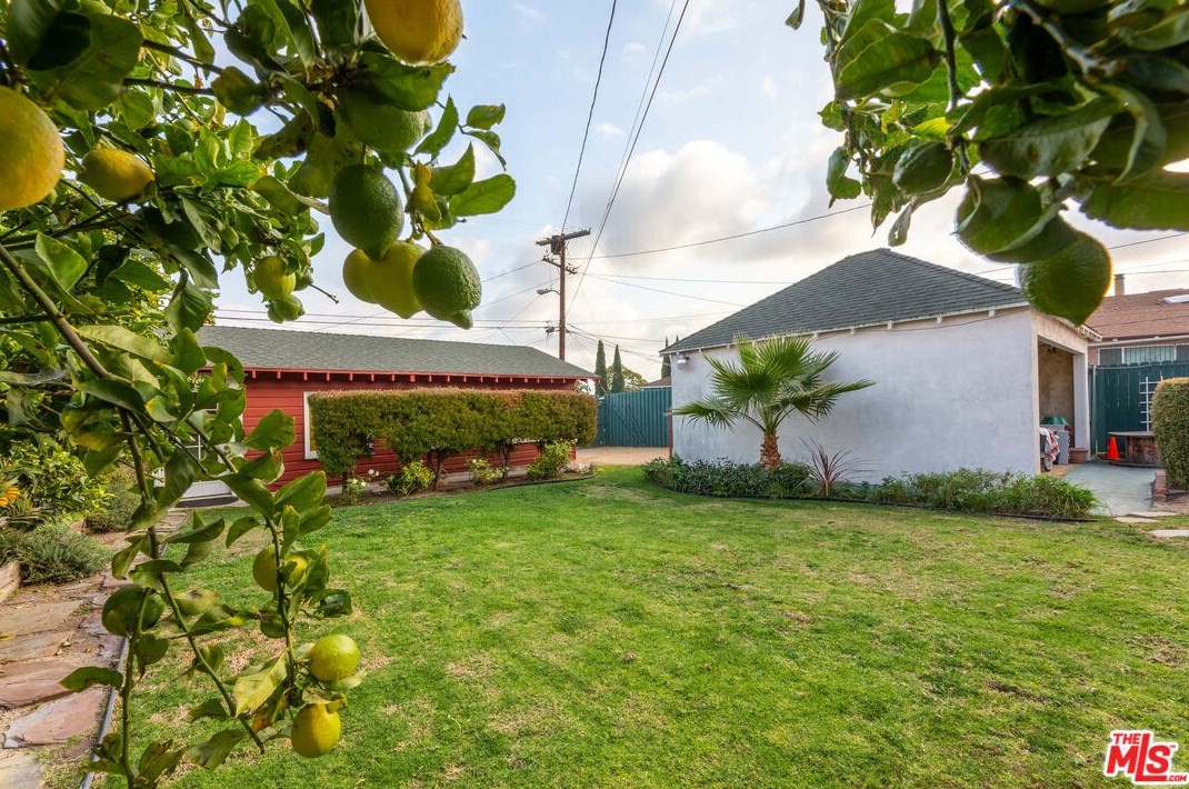 4068 57th St, Los Angeles CA  90043-2242 exterior