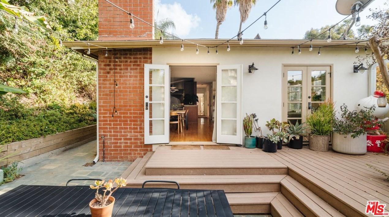 6303 Bryn Mawr Dr, Los Angeles CA  90068-2808 exterior