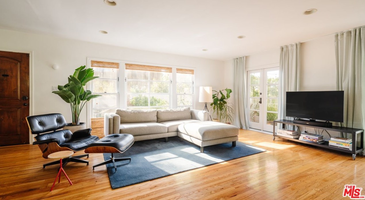 6303 Bryn Mawr Dr, Los Angeles CA  90068-2808 exterior