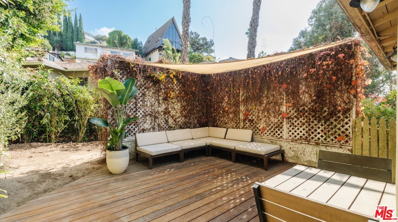 6303 Bryn Mawr Dr, Los Angeles CA  90068-2808 exterior