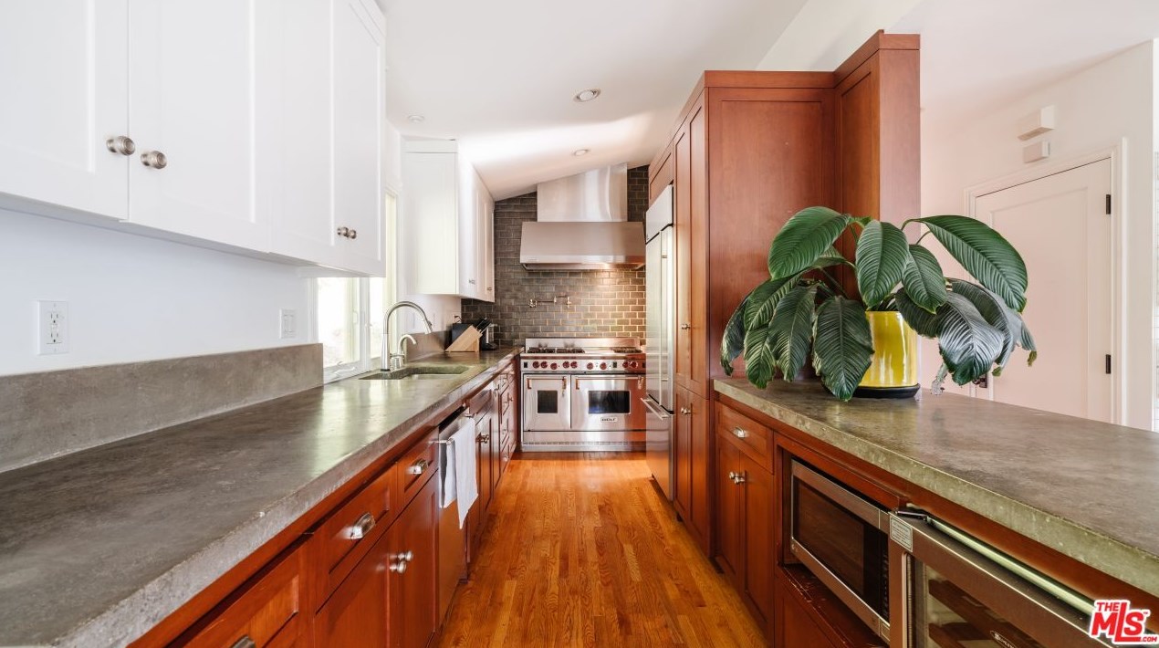 6303 Bryn Mawr Dr, Los Angeles CA  90068-2808 exterior